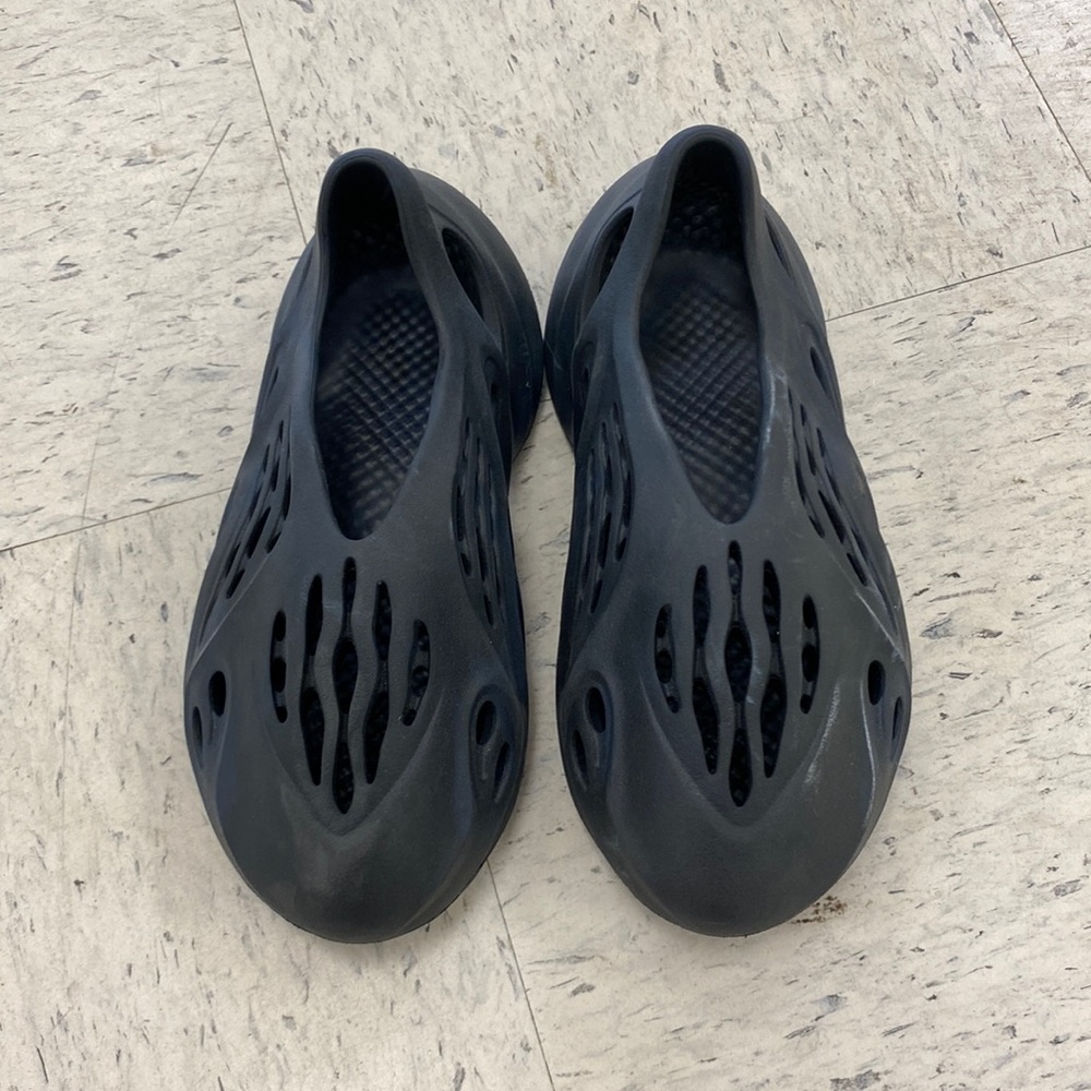 Yeezy Foam Runner, blue, size 6
